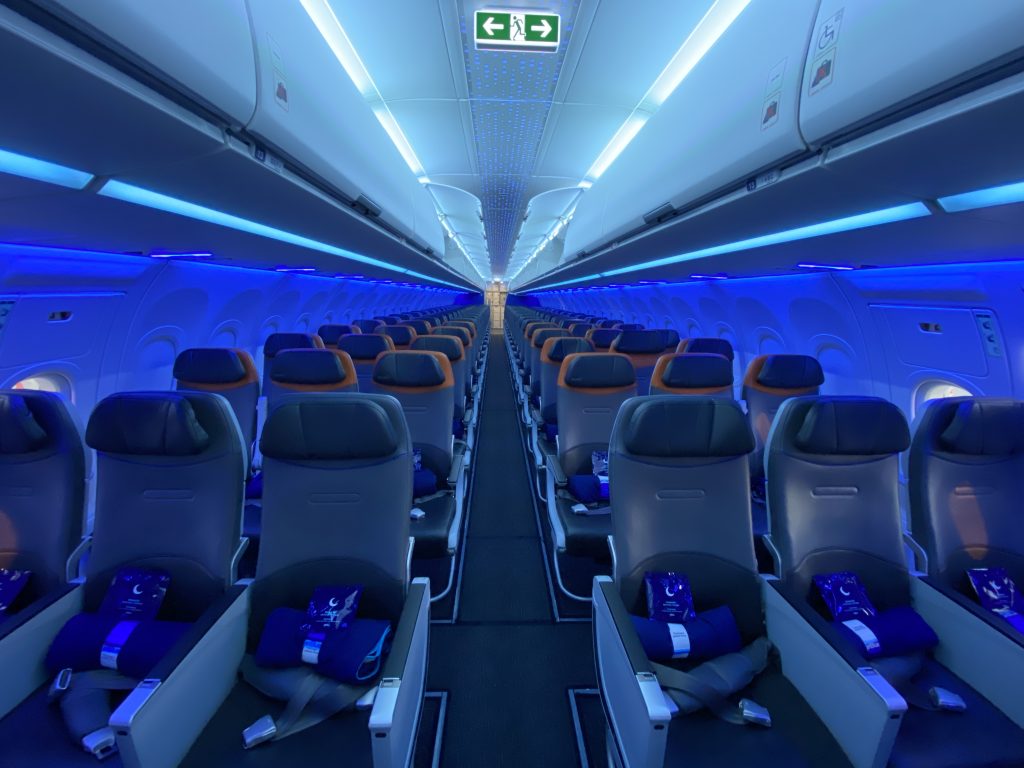 intérieur d'un avion de la compagnie aérienne JeBlue pour un voyage à New York