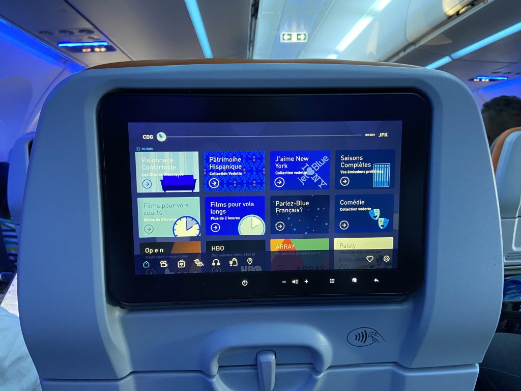 écran tactile avion compagnie aérienne JetBlue, choisir catégorie de divertissement à bord